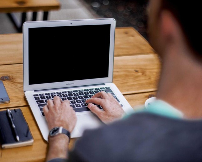 Modern News Website Design: Balancing Speed and User Trust